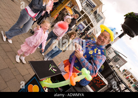 Il Galles Cardiff Bay Mermaid Quay Peter Donnelly Popsy il palloncino Guy Foto Stock