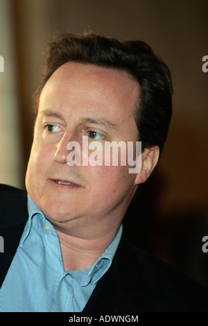 David Cameron leader del Partito conservatore nella sua circoscrizione in Chadlington Oxfordshire UK Foto Stock