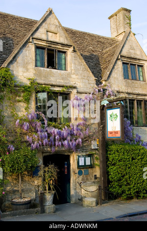 Il Bay Tree Hotel coperto di glicini Burford Cotswolds Regno Unito Foto Stock