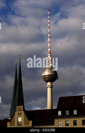 Berlino torre della TV come si vede dal Nikolai Viertel Foto Stock