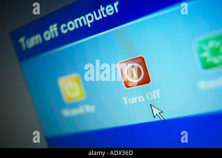 COMPUTER CON SISTEMA OPERATIVO WINDOWS XP RIAVVIARE SPEGNERE SPEGNERE ICONA Foto Stock