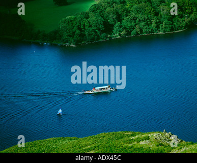 Visualizza in basso sul traghetto a Ullswater, "signora del lago', Ullswater, Parco Nazionale del Distretto dei Laghi, Cumbria, Inghilterra, Regno Unito. Foto Stock