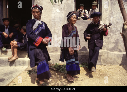 Hani tradizionale danza in Honghe Yunnan Foto Stock