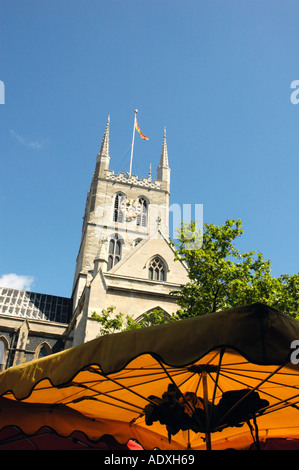 Cattedrale di Southwark anglicane vicino al Mercato di Borough nel Central London Inghilterra England Foto Stock