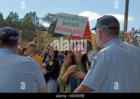 Maleny protesta contro la costruzione di un supermercato Woolworths 3699] Foto Stock