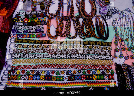 Fornitore venditore di vendita gioielli tessile tessile a sabato Bazaar, Bazar Sabado, San Jacinto Plaza di San Angelo, Città del Messico, del Distretto Federale, Messico Foto Stock