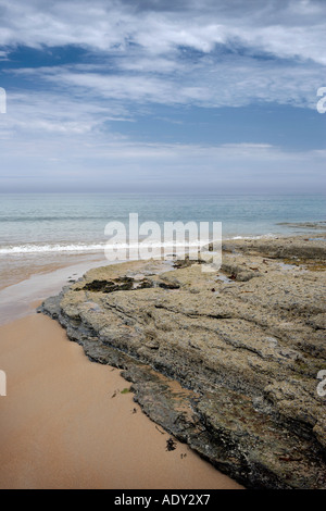 Sabbia & Rock costa al Bamburgh Nothumberland NEL REGNO UNITO Foto Stock