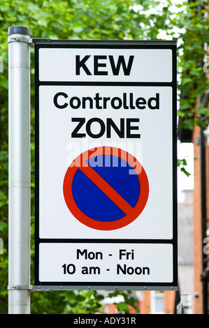 Kew zona controllata Nessun segno di parcheggio nelle vicinanze kew gardens Richmond upon Thames Regno Unito Foto Stock