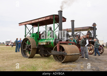 Vapore rullo su strada a Rougham equo nel Suffolk nel giugno 2006 Foto Stock