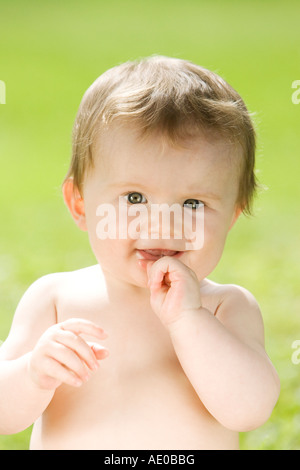 Baby girl al di fuori Foto Stock