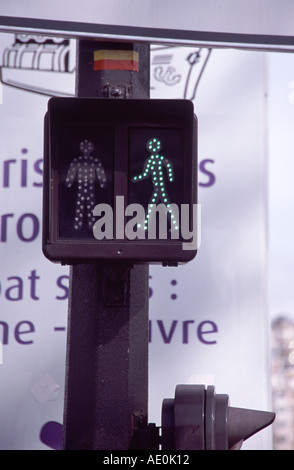 Attraversamento pedonale a piedi firmano a Parigi Foto Stock