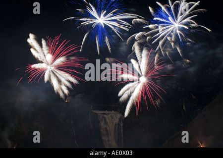 Canada Quebec, Montmorency Falls, Loto Québec Internazionale Competizione di fuochi d'artificio Foto Stock