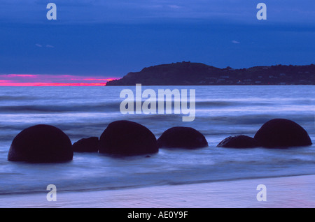 Moeraki Bolders all'alba, Nuova Zelanda, Sud Otago Moeraki, Foto Stock