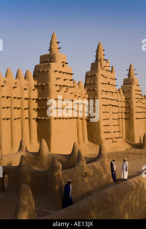 Africa Africa Occidentale Mali Mopti Regione Niger Inland Delta Djenne Moschea La moschea è la più grande struttura di fango nel mondo Foto Stock