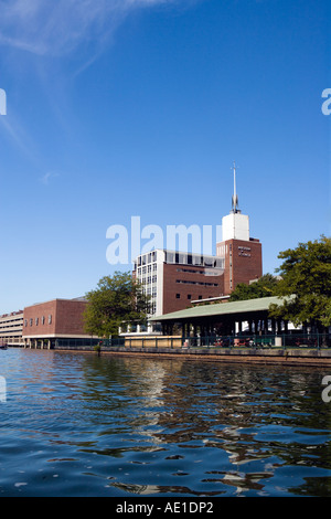 Boston Museum of Science visto da un DUKW tour sul fiume Charles, Boston, MA, Stati Uniti d'America Foto Stock