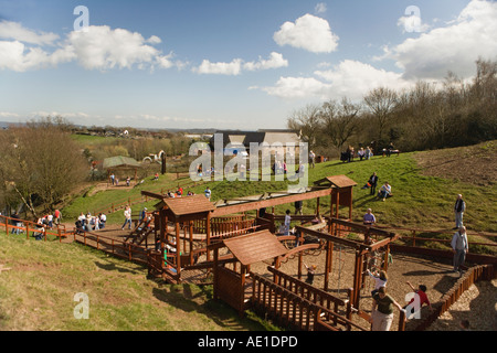 Panoramica della Comunità Greenmeadow Farm e il suo parco giochi vicino a Cardiff Galles Wales Cwmbran Gwent Caerdydd Cymru Foto Stock