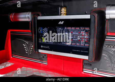 Automatico Il sistema audio in un tronco di una automobile Foto Stock