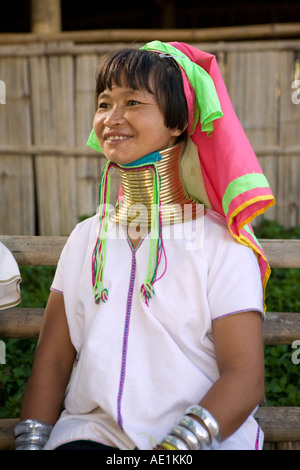 Karen o collo lungo le persone nel nord ovest della Thailandia Foto Stock