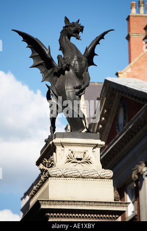 La custodia Griffin simbolo di Londra Fleet Street London Inghilterra England Foto Stock