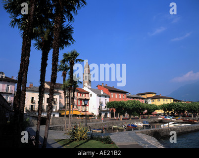 Passeggiata da piazza borgo di Ascona lago maggiore canton Ticino Svizzera Foto Stock