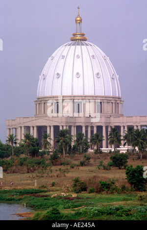 La cattedrale di Notre Dame de la Paix Basilica, a Yamoussoukro, in Costa d Avorio Foto Stock