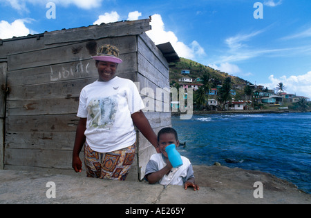 Dennery St Lucia madre e figlio Foto Stock