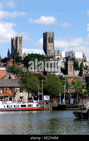 Cattedrale di Lincoln da Brayford Pool, Lincoln, Lincolnshire, England, Regno Unito Foto Stock