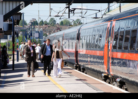 GNER Intercity 225 il treno alla stazione di Grantham, Lincolnshire, England, Regno Unito Foto Stock