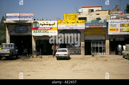 Un piccolo centro commerciale nella periferia di Amman in Giordania Foto Stock