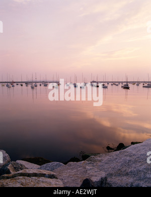 Dun Laoghaire Co del porto di Dublino Irlanda all'alba Foto Stock