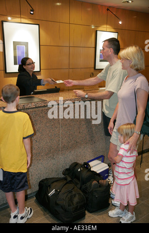 Cincinnati Ohio,Westin,hotel hotel alloggio motel inn,reception check in reception prenotazioni registrazione registro,famiglia famil Foto Stock