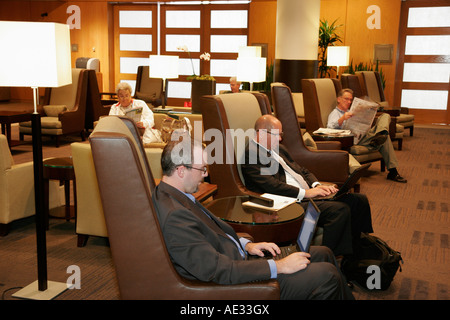 Cincinnati Ohio, Westin, hotel, hall, uomini, portatile, notebook, computer, OH070726006 Foto Stock