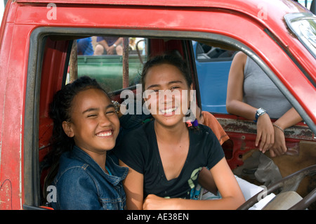 Le giovani ragazze Atiu Island nelle isole Cook Sud Pacifico Foto Stock