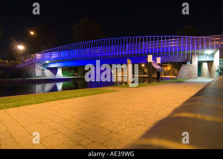 Credito Foto Doug Blane Blue Bridge di notte in Newbury sul Kennet and Avon canal Foto Stock