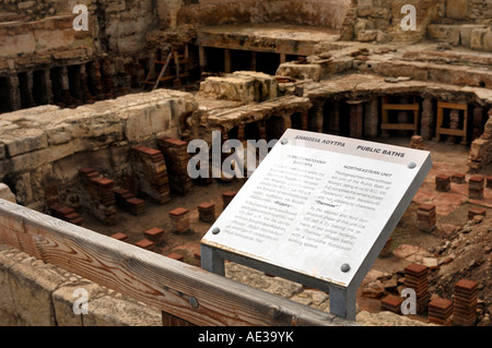 Resti di antichi bagni di vapore Thermae il sito archeologico di Kourion in Cipro Foto Stock