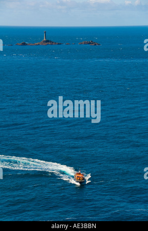 Sennen Cove Tyne classe scialuppa di salvataggio su esercizio off Lands End Foto Stock