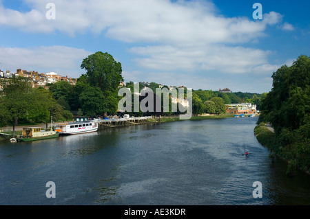 Il fiume Tamigi visto da Richmond Bridge Richmond Upon Thames Londra Inghilterra REGNO UNITO Foto Stock