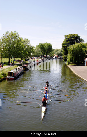 Cambridge, otto di canottaggio sul fiume Cam. Foto Stock