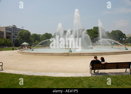 Paio di Swann Fontana al cerchio di Logan di Filadelfia in Pennsylvania PA USA Foto Stock
