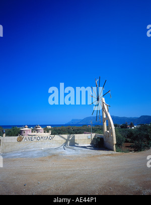 Il mulino a vento di strada nei pressi di Kastelli, occidentale di Creta, Grecia, l'Europa. Foto di Willy Matheisl Foto Stock