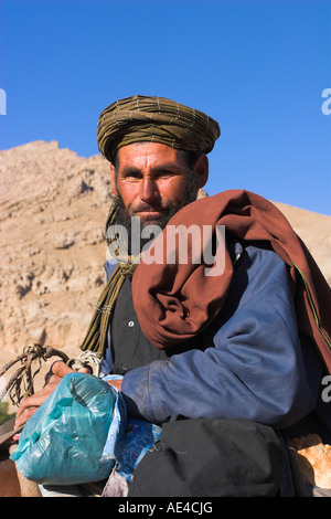 Aimaq uomo sul cavallo, Pal-Kotal-i-Guk, tra Chakhcharan e marmellata, Afghanistan, Asia Foto Stock