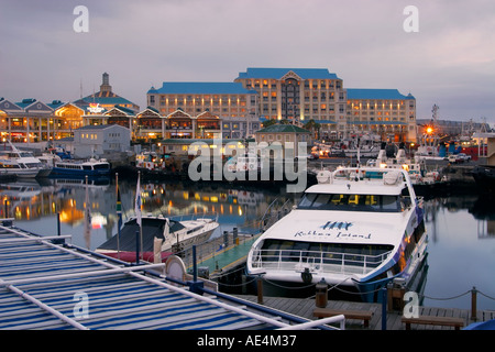 Sud Africa cape town Victoria Albert waterfront pier table bay hotel twilight Foto Stock