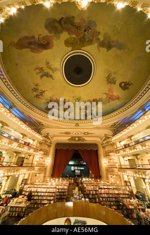 Affresco allegorico soffitto dipinto nella libreria El Ateneo precedentemente un landmark theater in Buenos Aires. Foto Stock