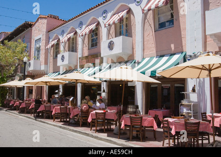 I clienti a pranzo tavoli all aperto del ristorante Italiano su Espanola Way a South Beach, Miami, Florida Foto Stock