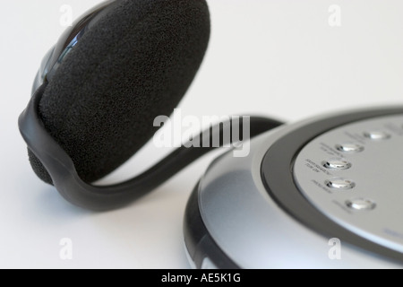 Cuffie con un hi tech cromato curvato lettore MP3 Foto Stock