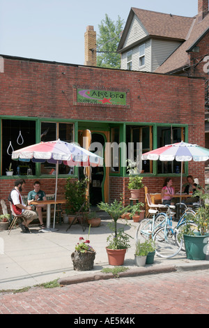 Ohio Cuyahoga County,Cleveland,Little Italy,Algebra Tea house,case,ristoranti ristoranti ristorazione caffè, al fresco marciapiede fuori tavoli,u Foto Stock