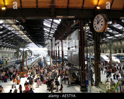 Stazione ferroviaria di Gare de Lyon Parigi Francia - 2 Foto Stock