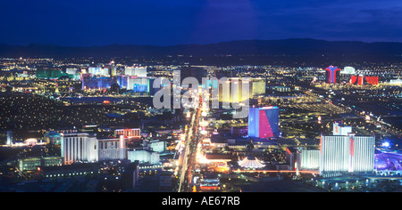 Vista la striscia di notte Las Vegas Nevada USA Foto Stock