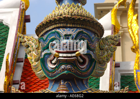 Mitico custode del tempio di Wat Phra Kaew Tempio del Buddha di Smeraldo di Bangkok in Thailandia Foto Stock