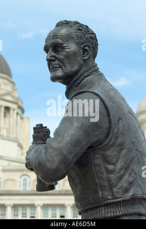 Statua del capitano F. J. Walker CB DSO comandante della seconda Escort anti-sommergibile gruppo Durante WW2. Albert Dock, Liverpool, Merseyside England, Regno Unito Foto Stock